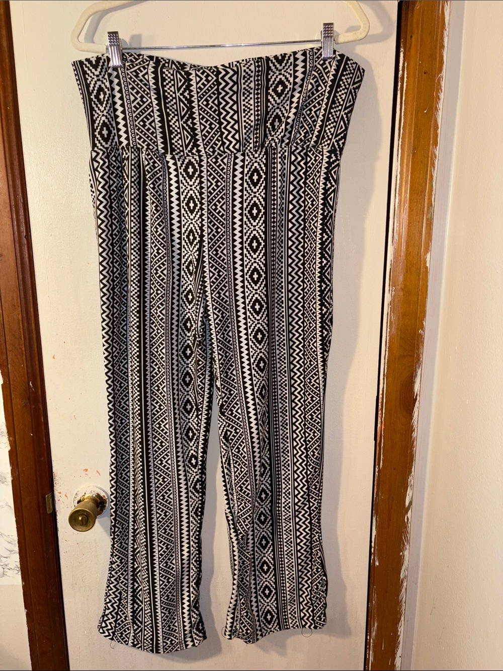 Bobbie Brooks Black & White Patterned high waisted Leggings